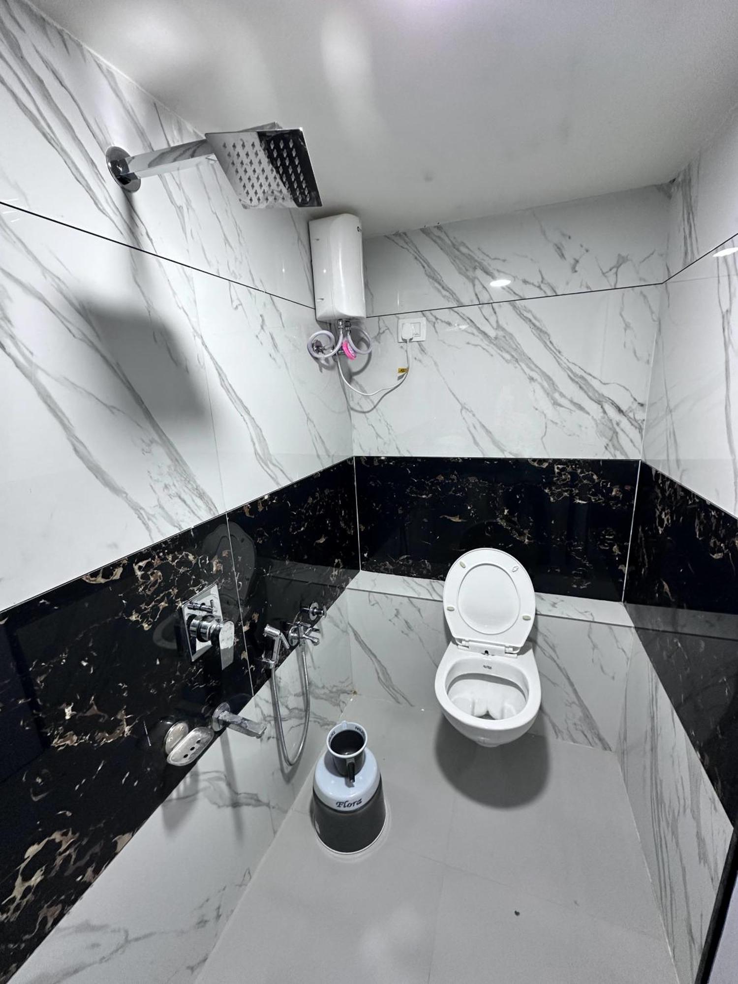 Hotel The Pacific Ahmedabad Airport Экстерьер фото