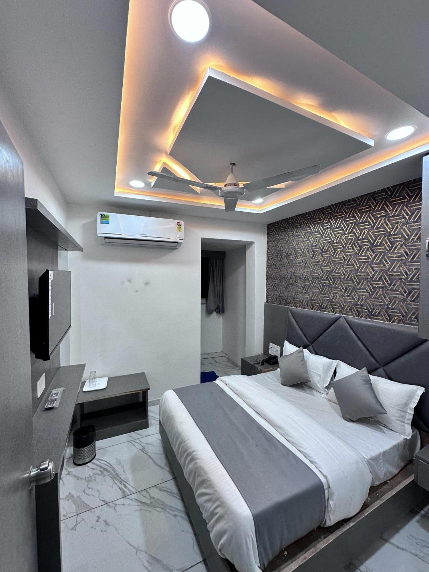 Hotel The Pacific Ahmedabad Airport Экстерьер фото