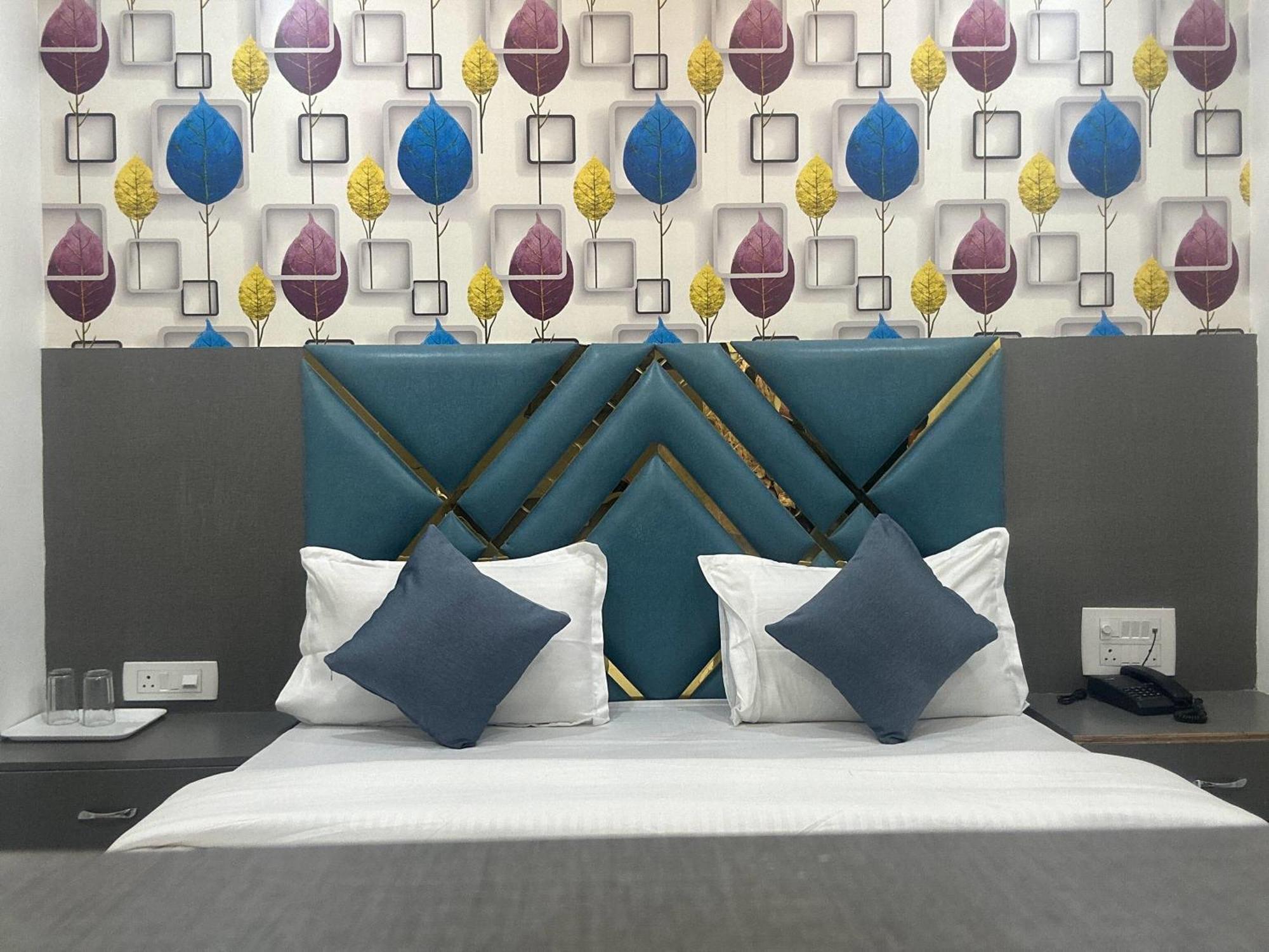Hotel The Pacific Ahmedabad Airport Экстерьер фото
