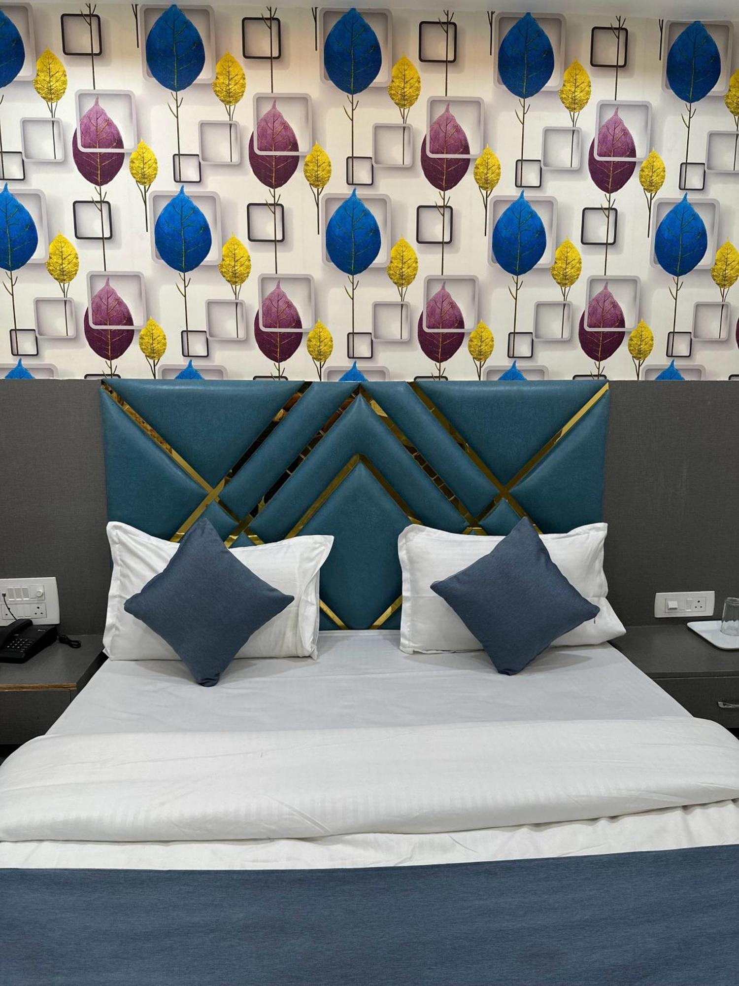 Hotel The Pacific Ahmedabad Airport Экстерьер фото