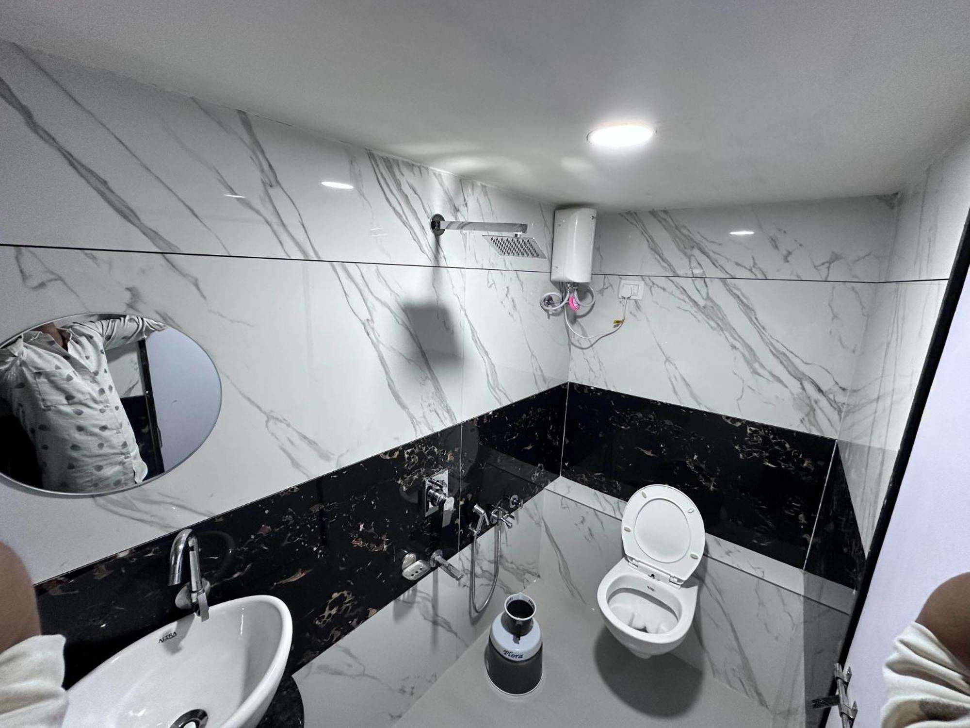 Hotel The Pacific Ahmedabad Airport Экстерьер фото