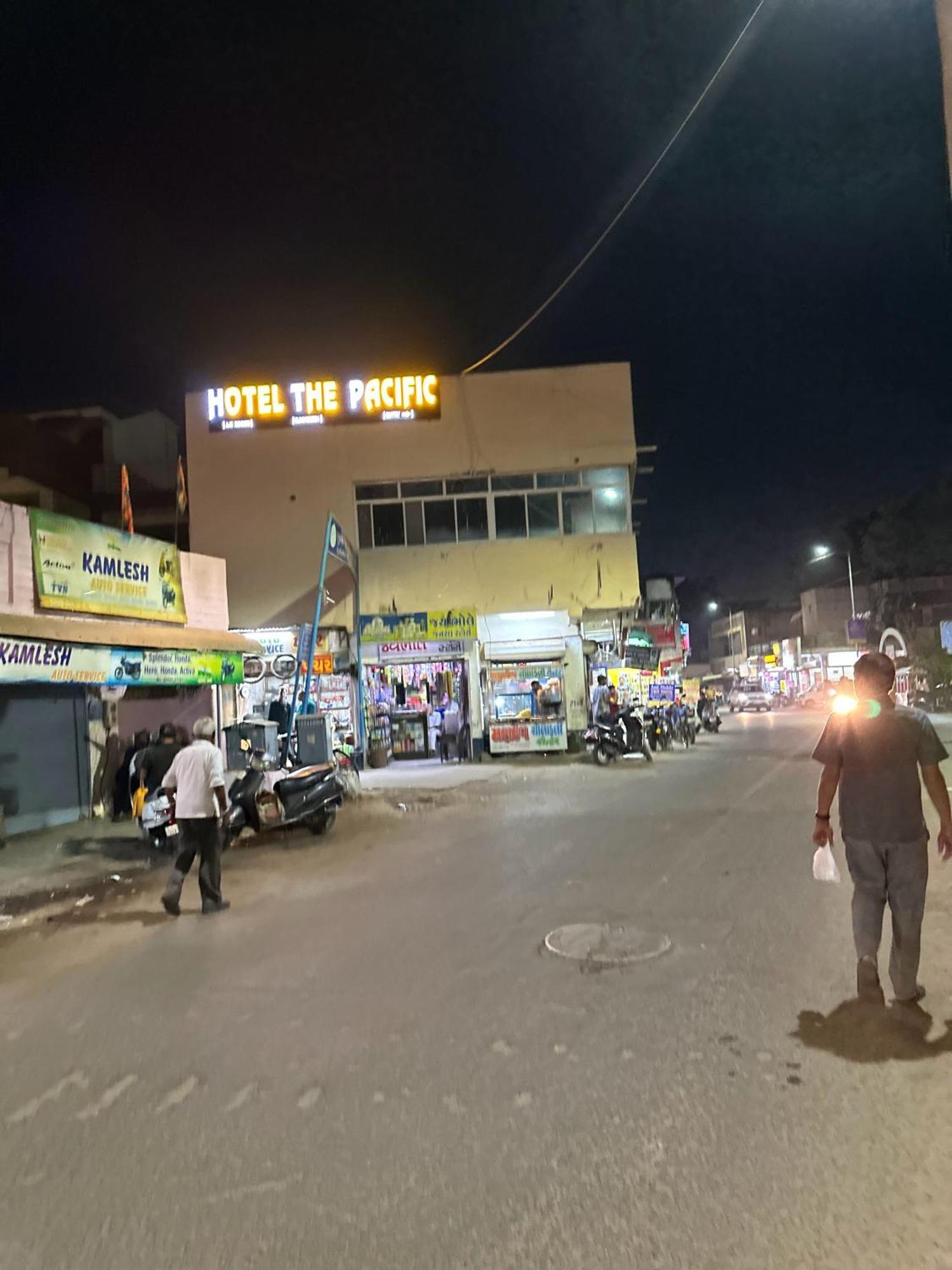 Hotel The Pacific Ahmedabad Airport Экстерьер фото