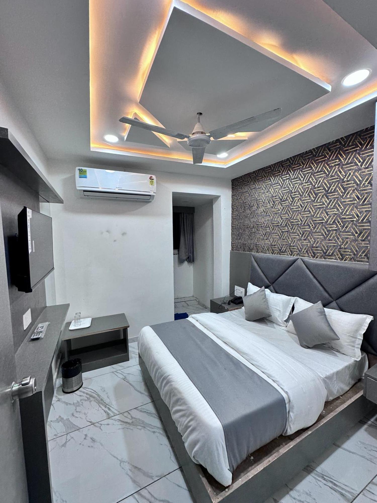 Hotel The Pacific Ahmedabad Airport Экстерьер фото